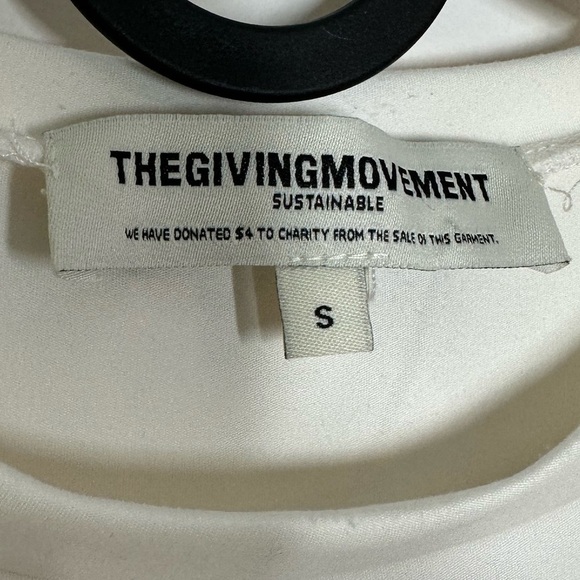 THE Giving Movement Boxy Light SoftSkin100© T-Shirt in Off White Size Small - Picture 5 of 7
